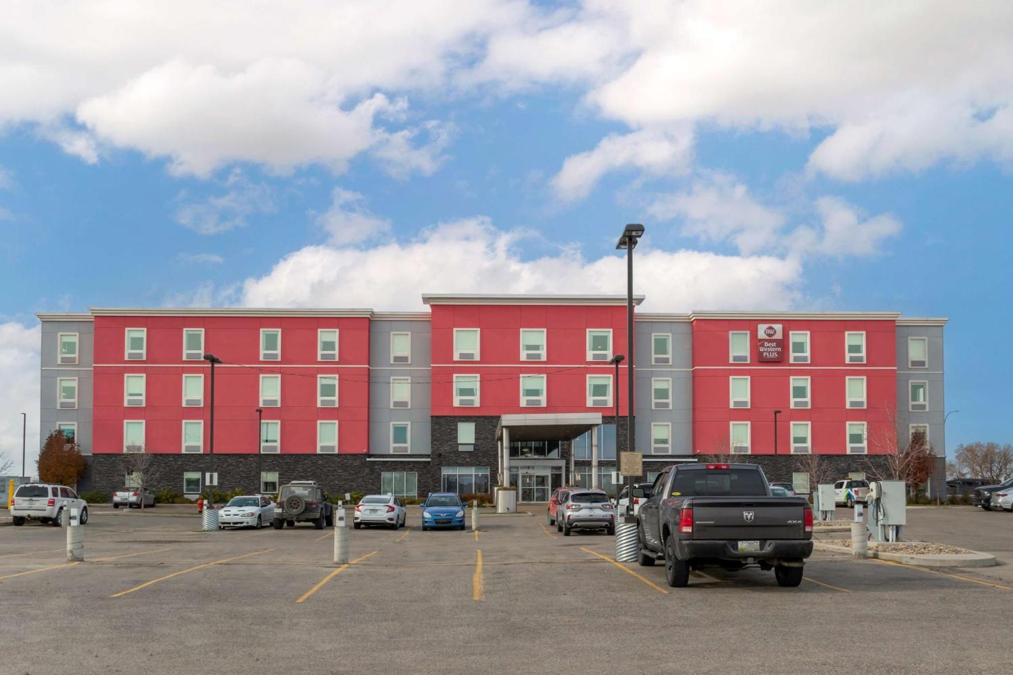Best Western Plus Airport Inn & Suites Saskatoon Ngoại thất bức ảnh