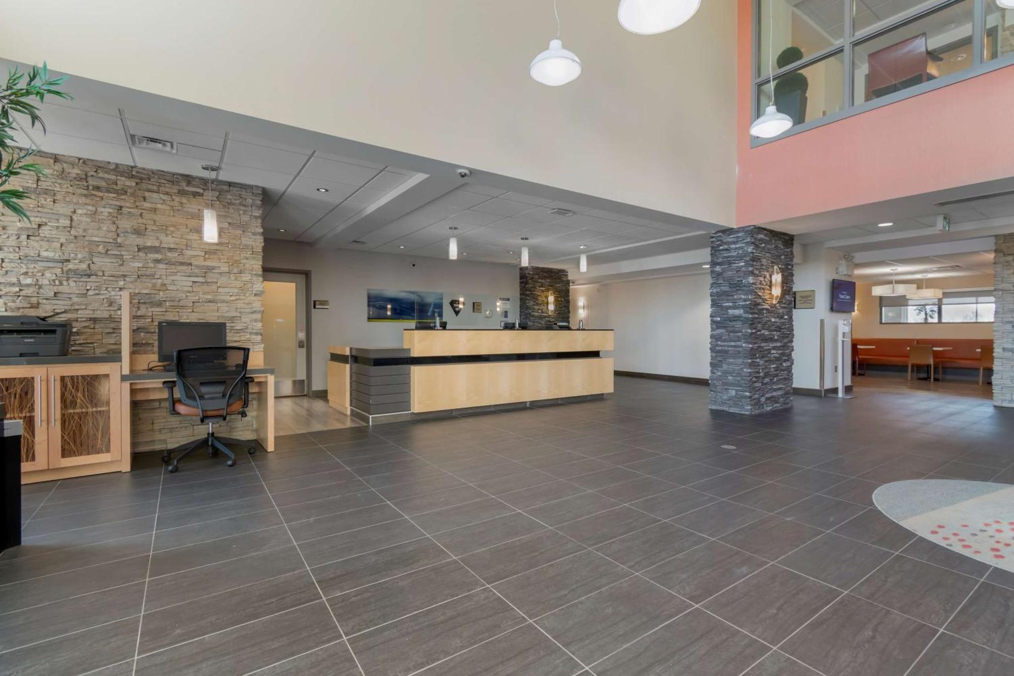 Best Western Plus Airport Inn & Suites Saskatoon Ngoại thất bức ảnh