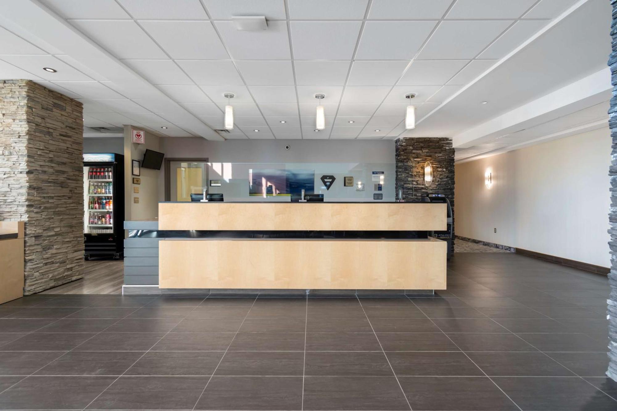 Best Western Plus Airport Inn & Suites Saskatoon Ngoại thất bức ảnh