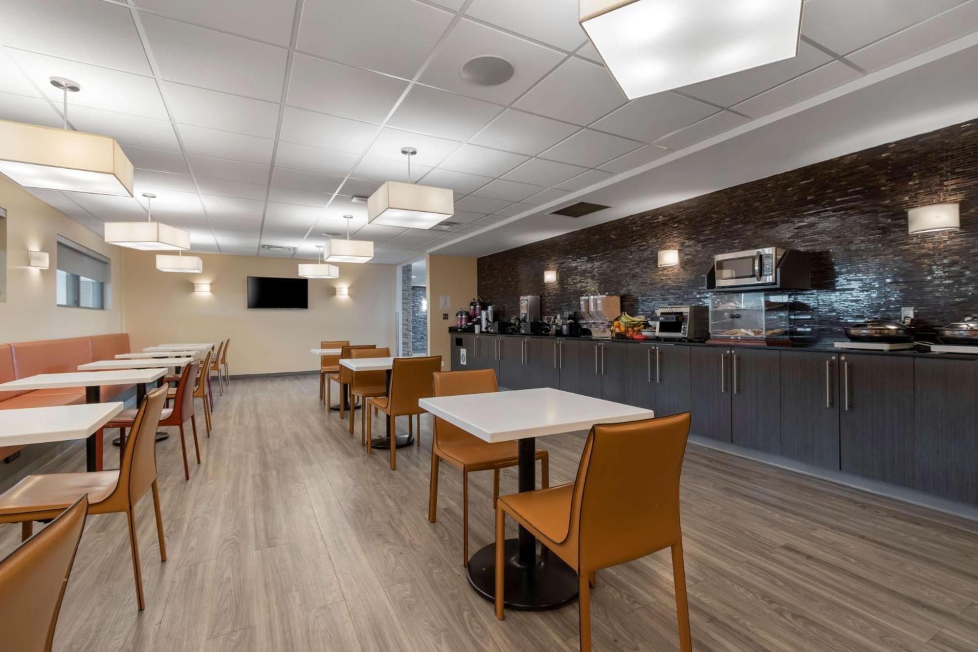 Best Western Plus Airport Inn & Suites Saskatoon Ngoại thất bức ảnh