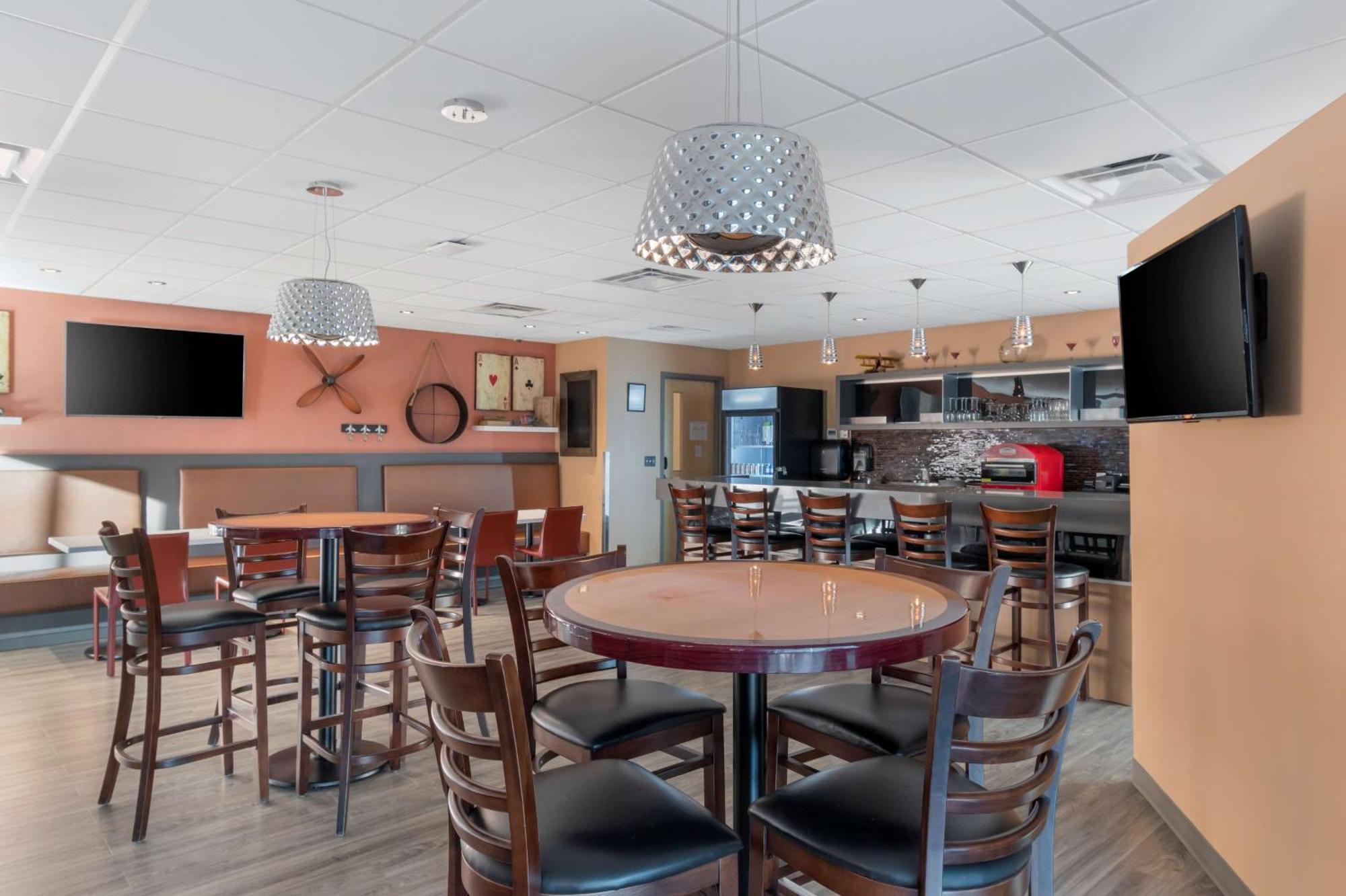 Best Western Plus Airport Inn & Suites Saskatoon Ngoại thất bức ảnh
