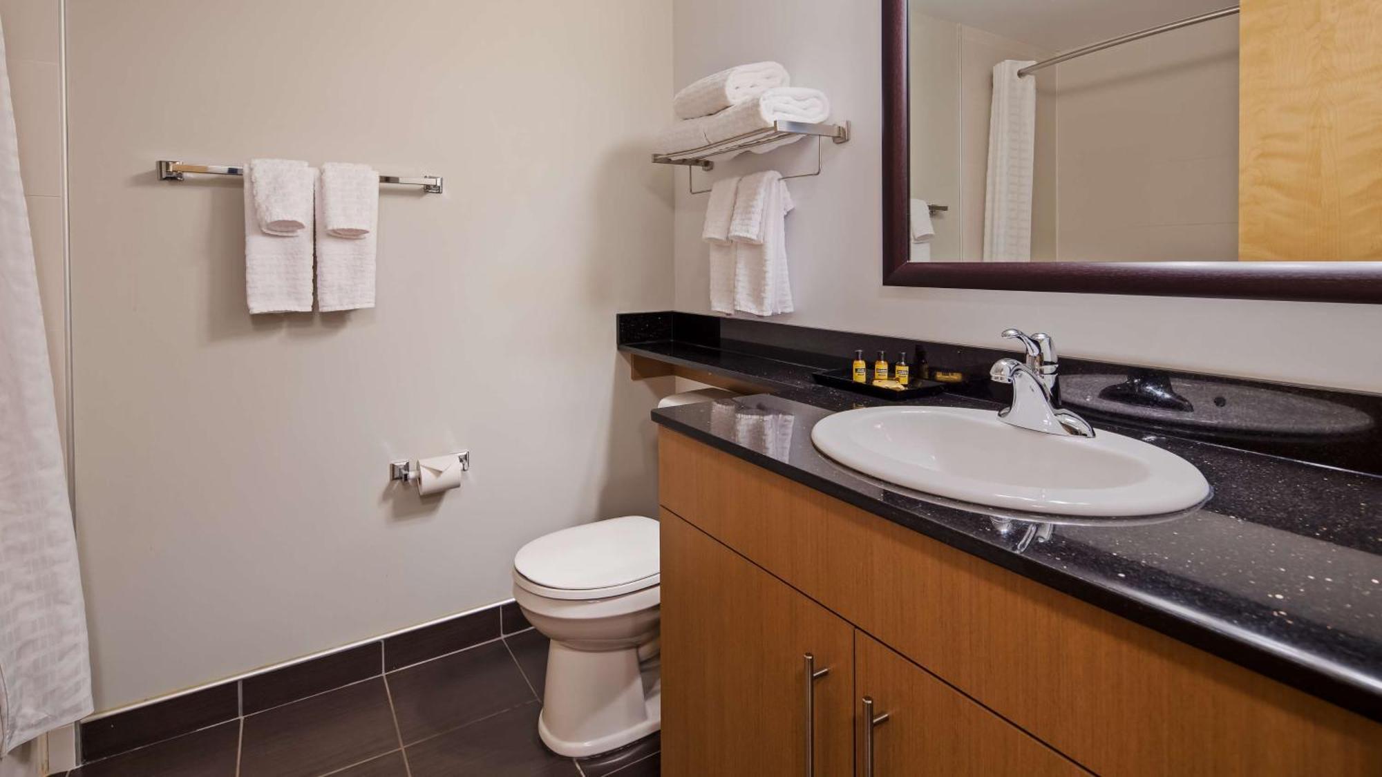 Best Western Plus Airport Inn & Suites Saskatoon Ngoại thất bức ảnh