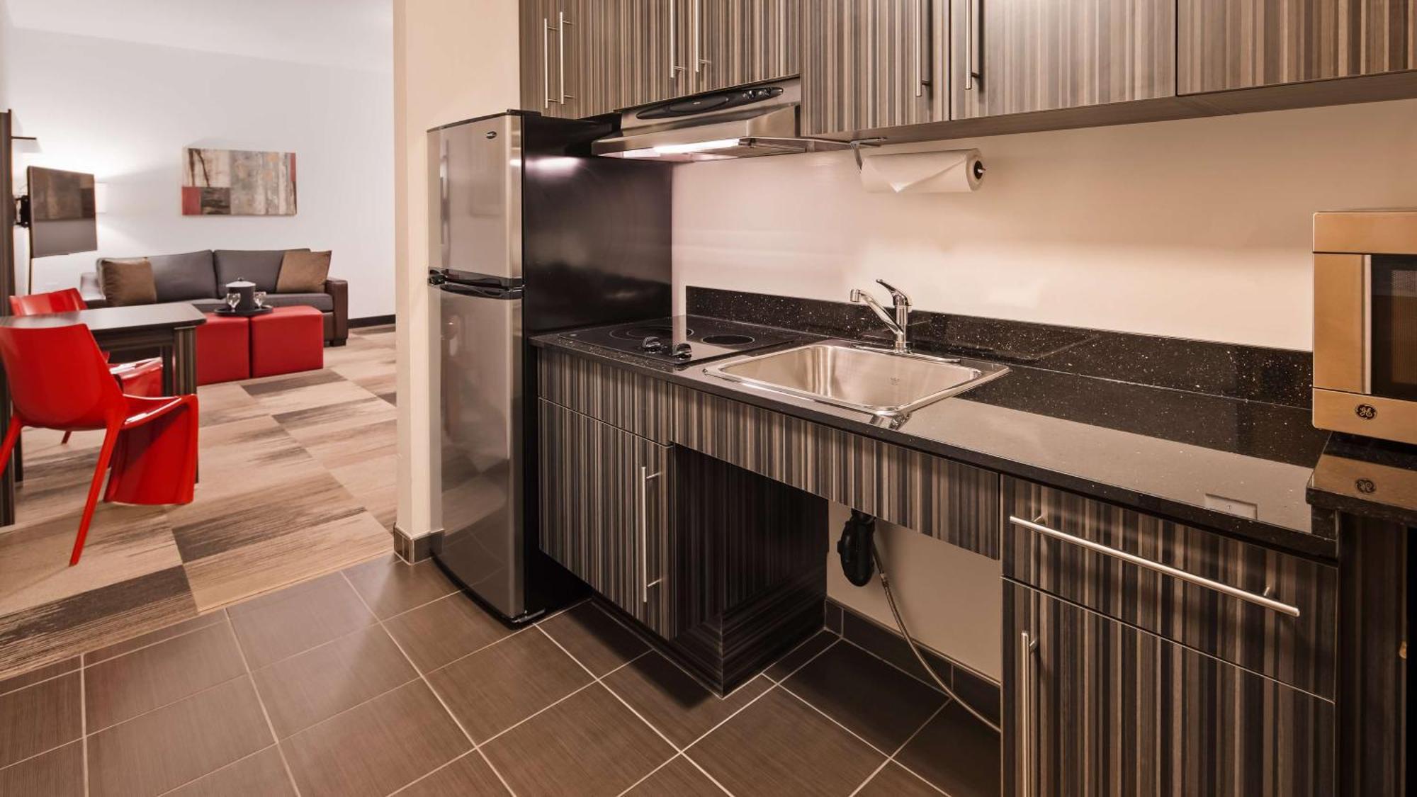 Best Western Plus Airport Inn & Suites Saskatoon Ngoại thất bức ảnh