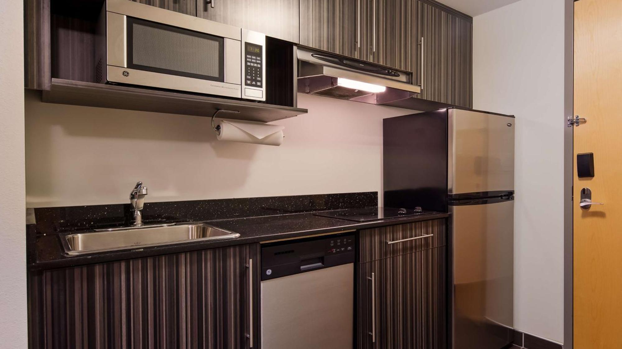 Best Western Plus Airport Inn & Suites Saskatoon Ngoại thất bức ảnh
