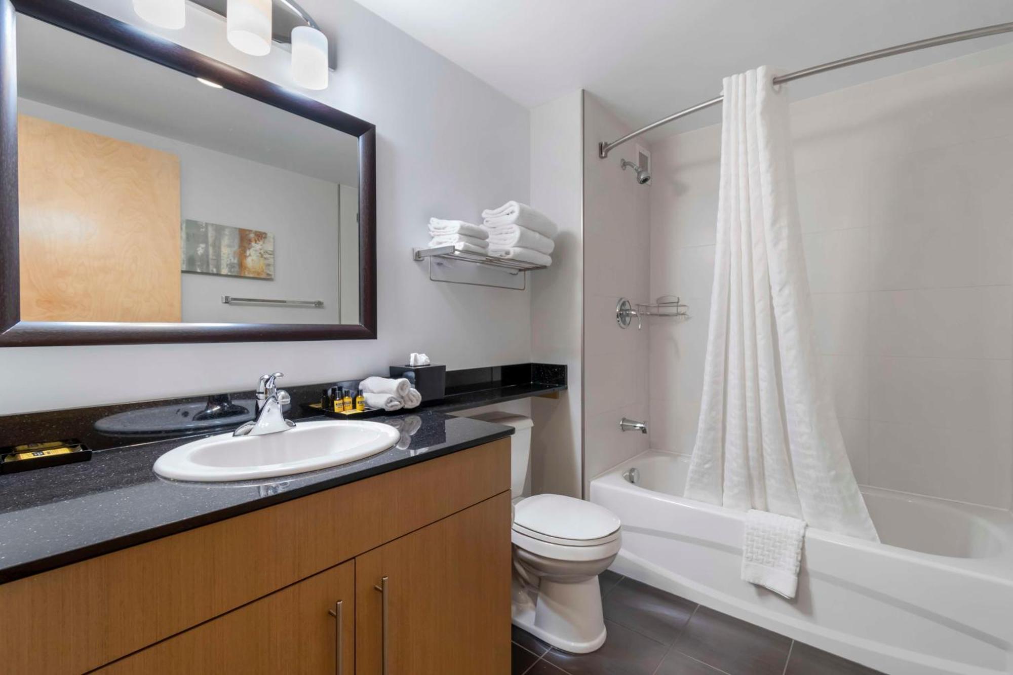 Best Western Plus Airport Inn & Suites Saskatoon Ngoại thất bức ảnh