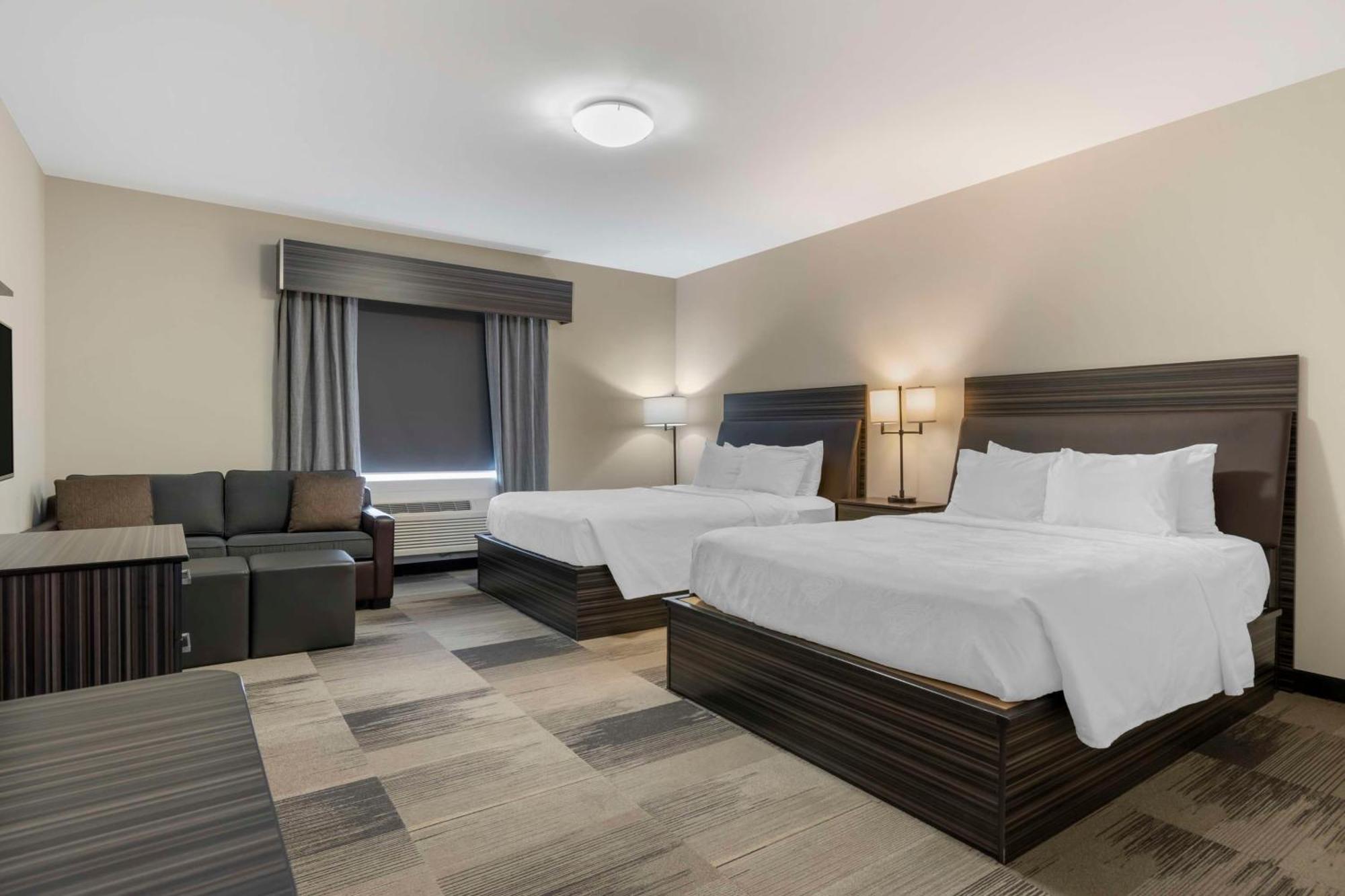Best Western Plus Airport Inn & Suites Saskatoon Ngoại thất bức ảnh