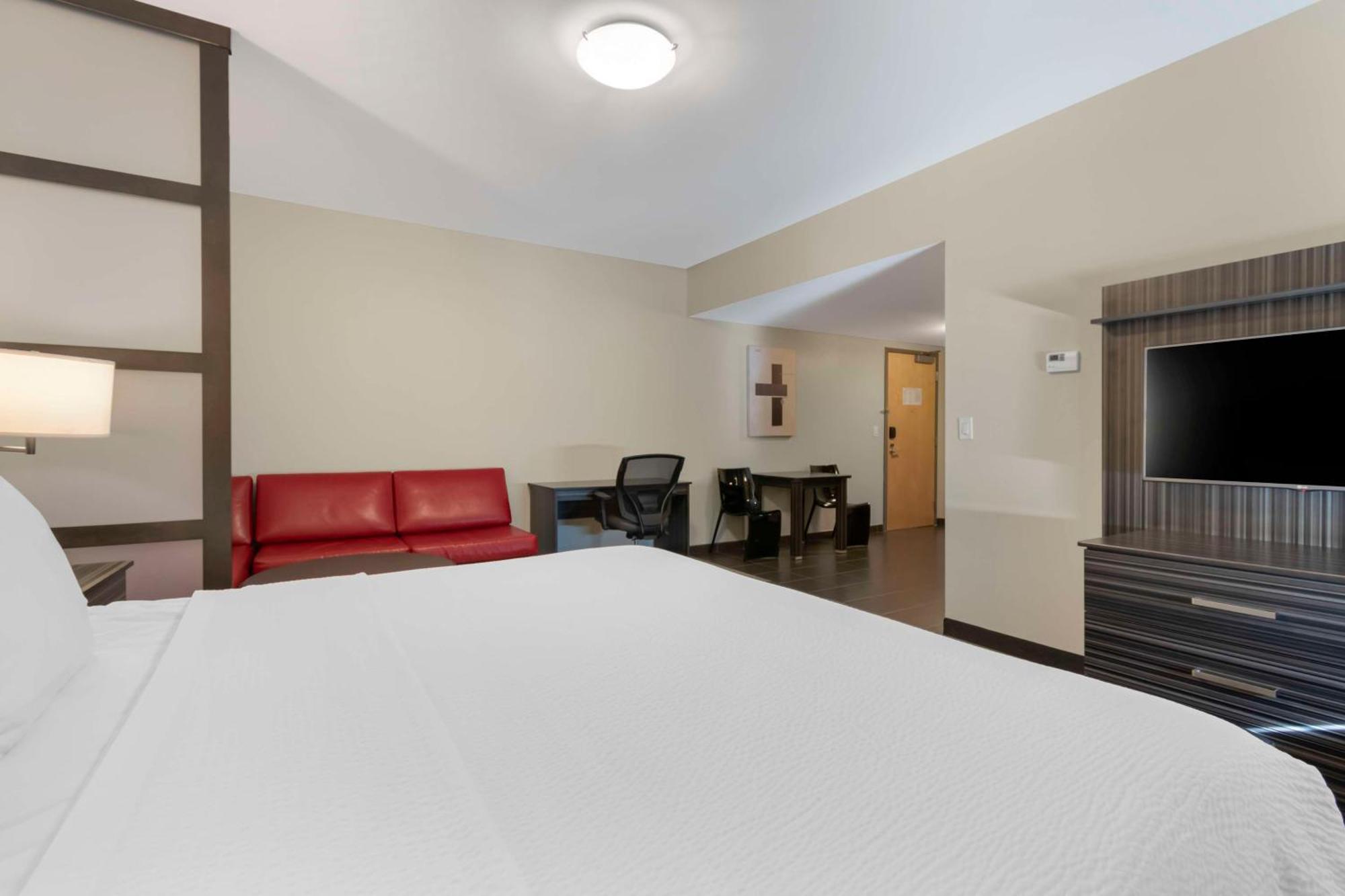 Best Western Plus Airport Inn & Suites Saskatoon Ngoại thất bức ảnh