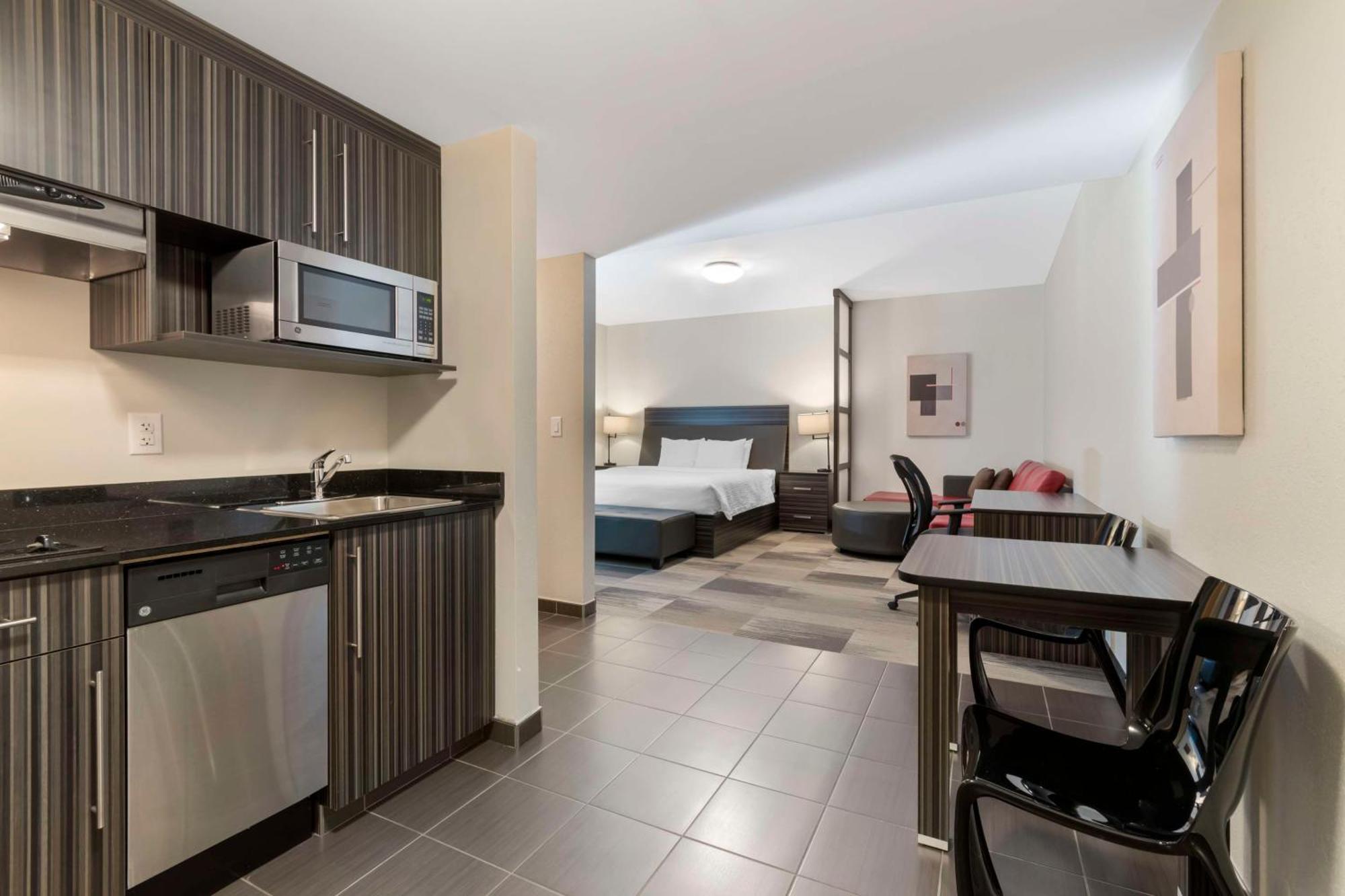 Best Western Plus Airport Inn & Suites Saskatoon Ngoại thất bức ảnh