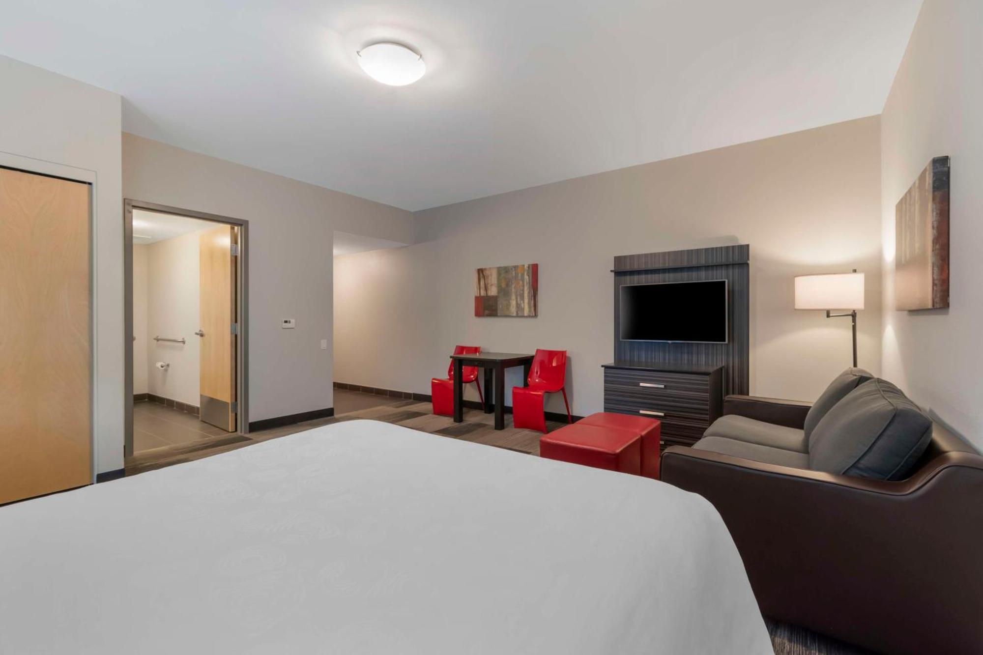 Best Western Plus Airport Inn & Suites Saskatoon Ngoại thất bức ảnh