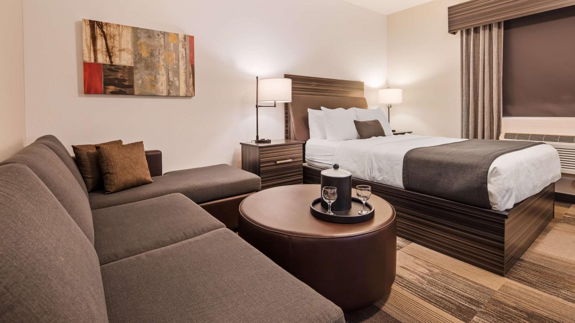 Best Western Plus Airport Inn & Suites Saskatoon Ngoại thất bức ảnh